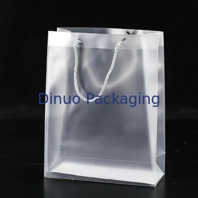 Đóng gói hàng may mặc Túi nhựa PVC trong suốt có nút và tay bằng nhựa