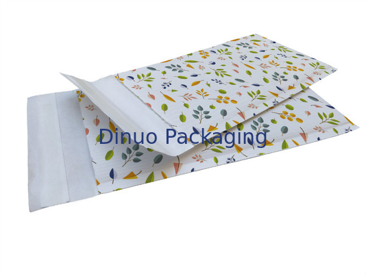 Không có giấy trắng bằng giấy trắng có đệm giấy phong bì thân thiện với môi