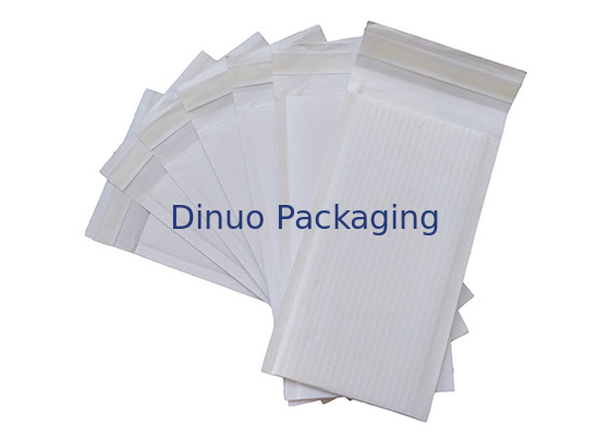 Giấy dán tường chống sốc màu trắng