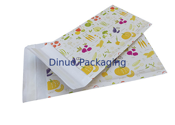 Không có giấy trắng bằng giấy trắng có đệm giấy phong bì thân thiện với môi