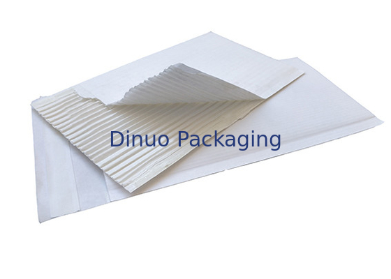 Không có giấy trắng bằng giấy trắng có đệm giấy phong bì thân thiện với môi